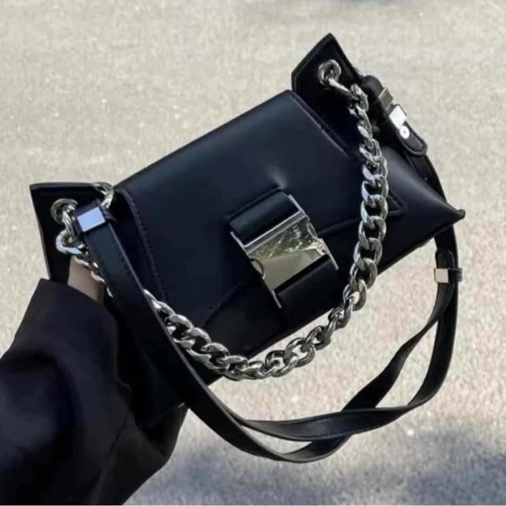 Elegant Black Chain Strap Women's Bag